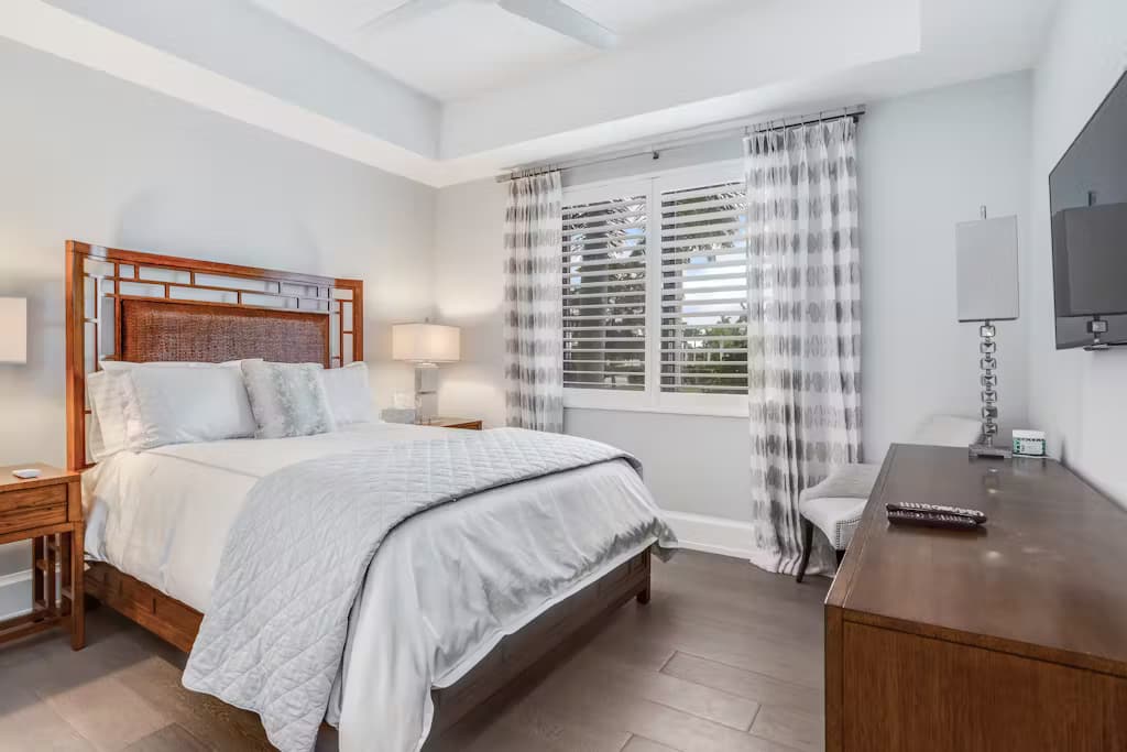 Naples Square Paradise - Image 19