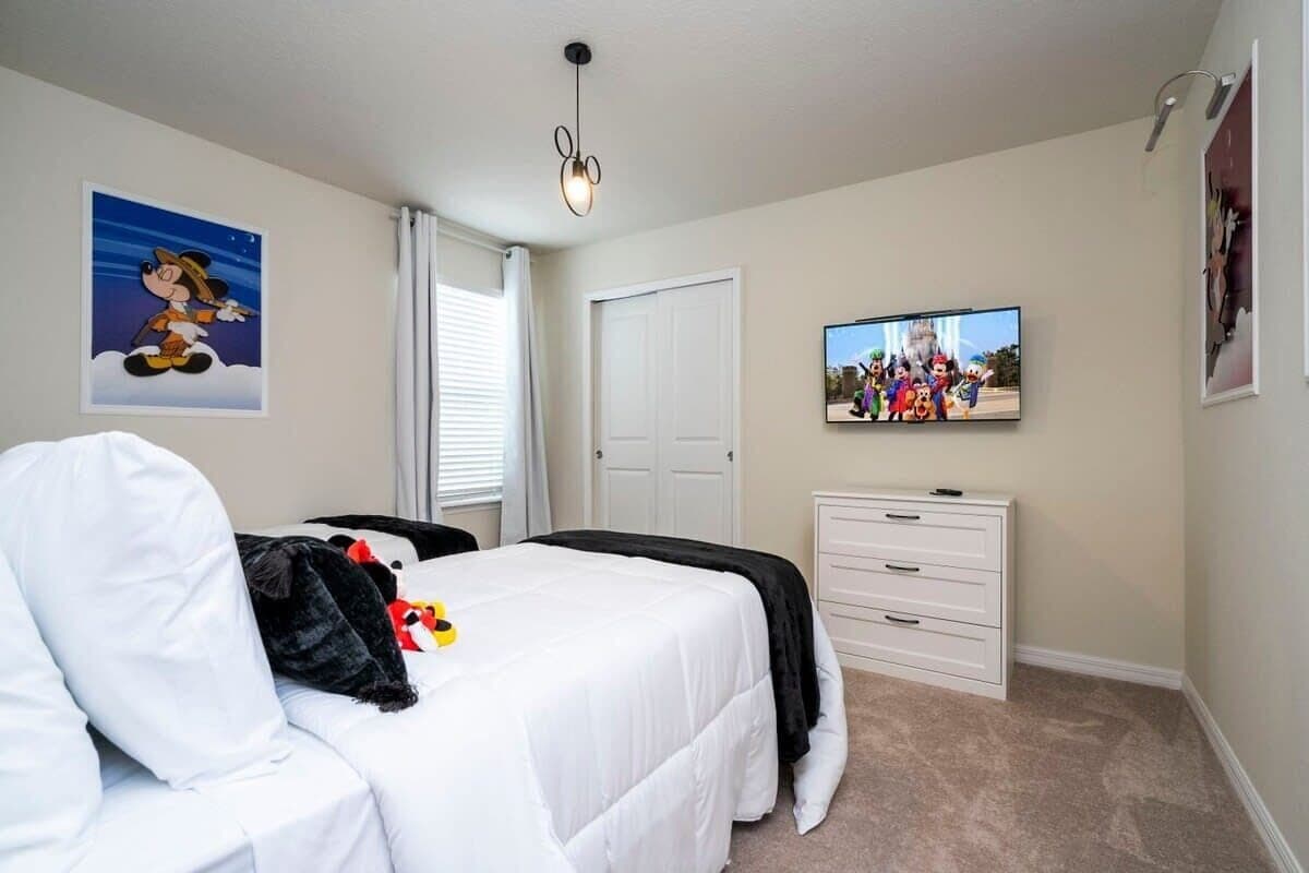 Windsor Island #4466 - Image 18