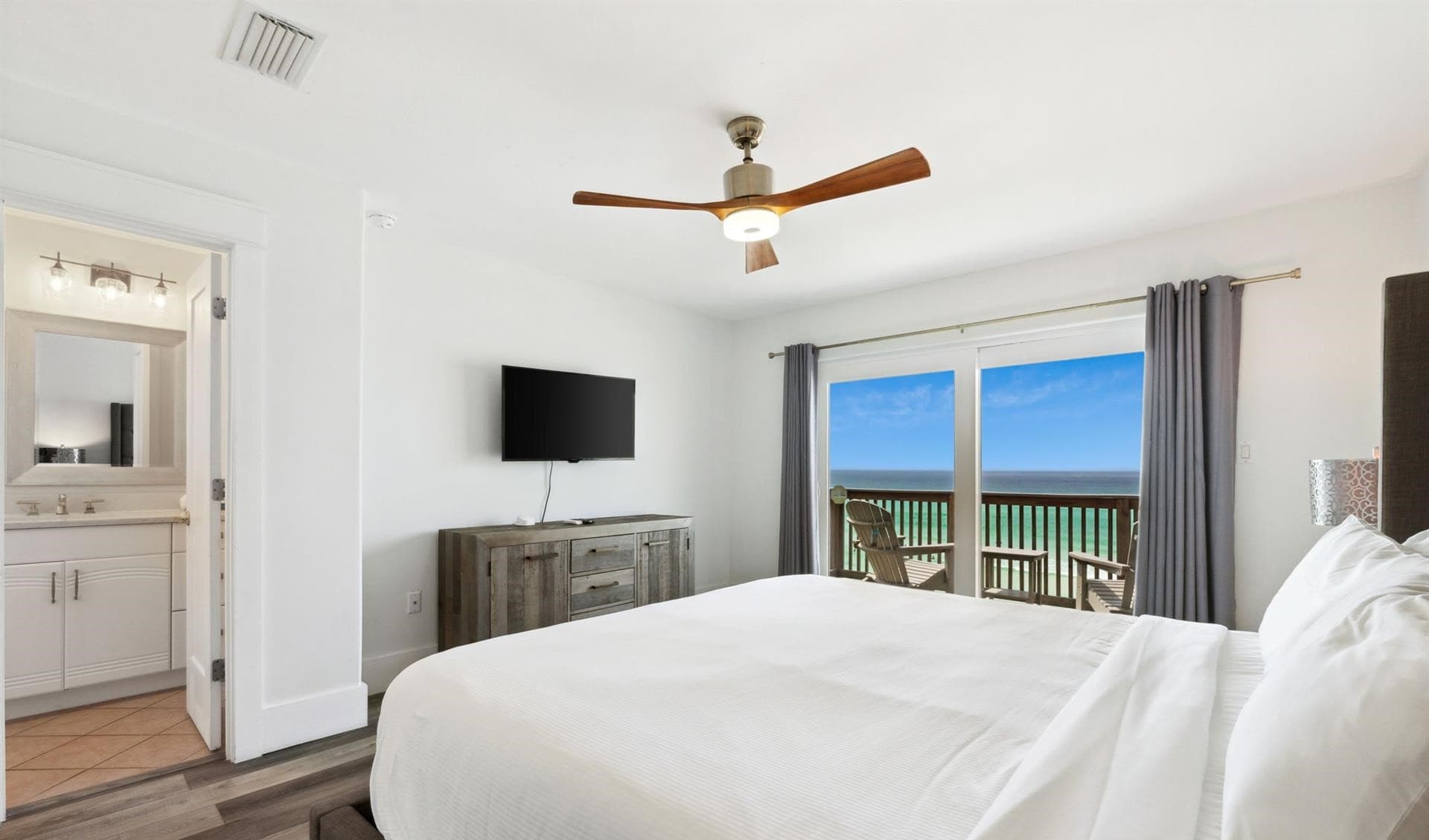 Silver Beach Retreat - Image 29