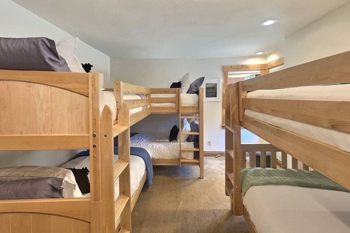 Four Sisters - Image 89