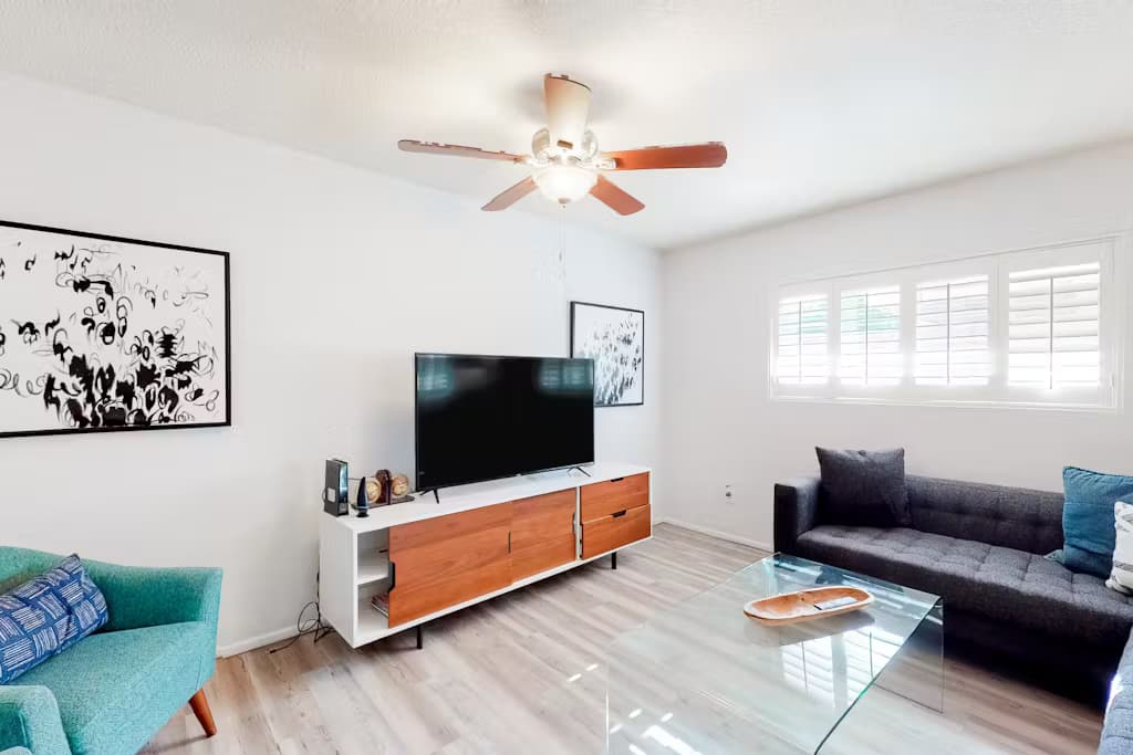 Charming Retro Gem - Image 4