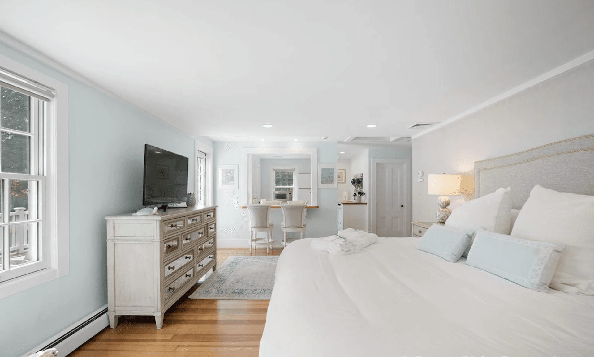 Center Of It All Estate - Image 35