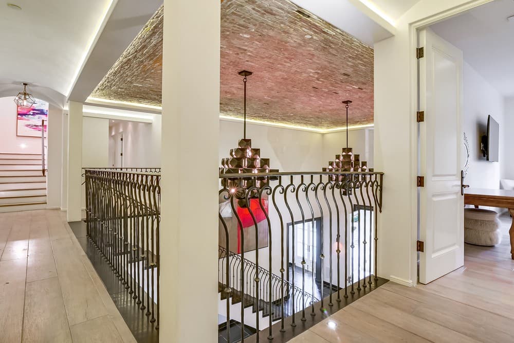 Chateau Serra Malibu - Image 19