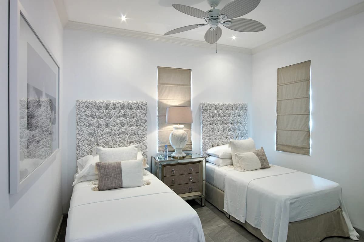 Footprints South - Image 8