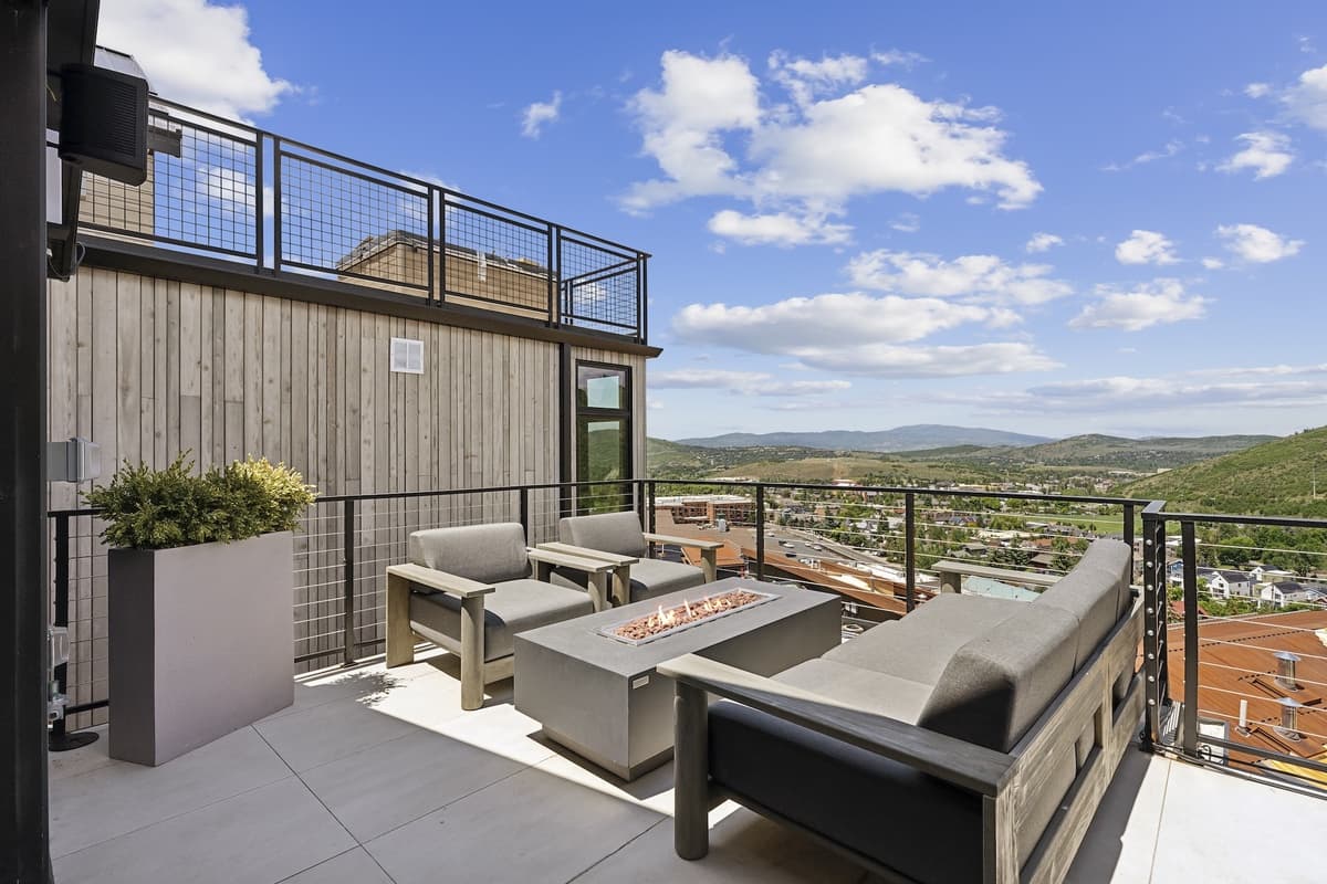 Slopeside Modern - Image 36