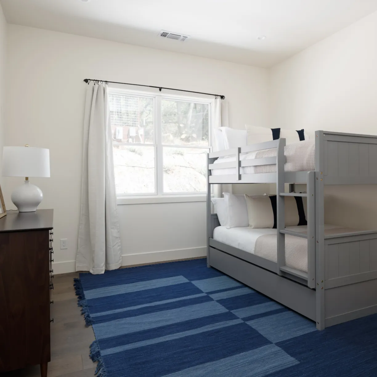 Syrah House - Image 21