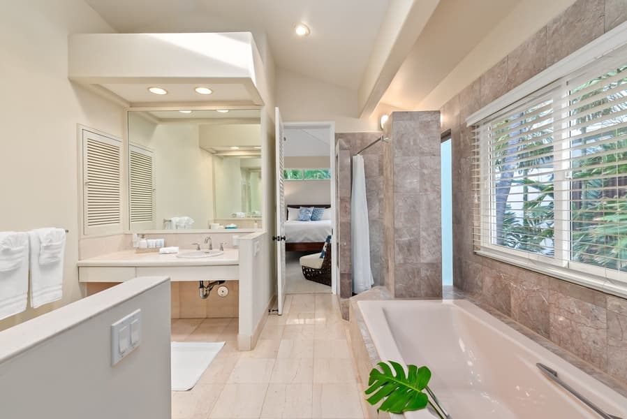 Diamond Head Luxe - Image 31