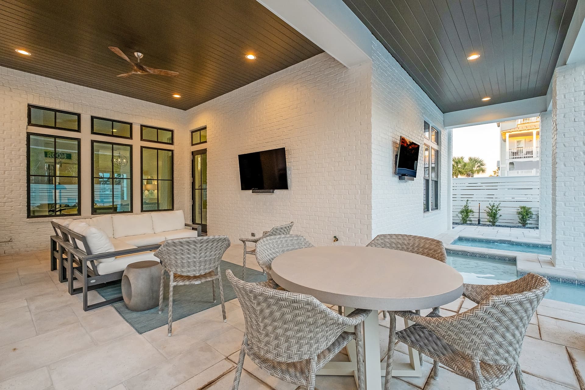 Emerald Palms - Image 49