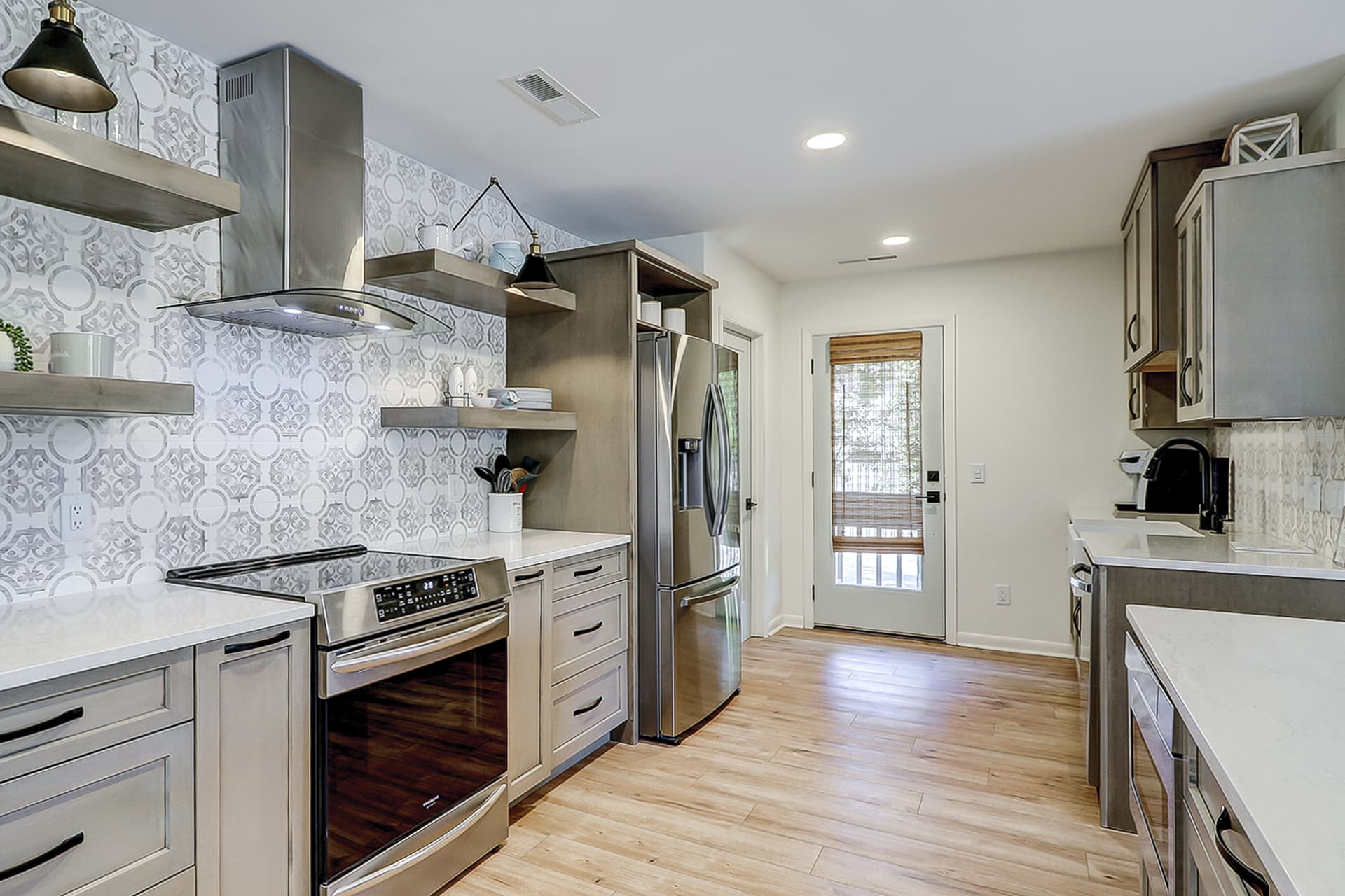 Sunny Daze - Image 15