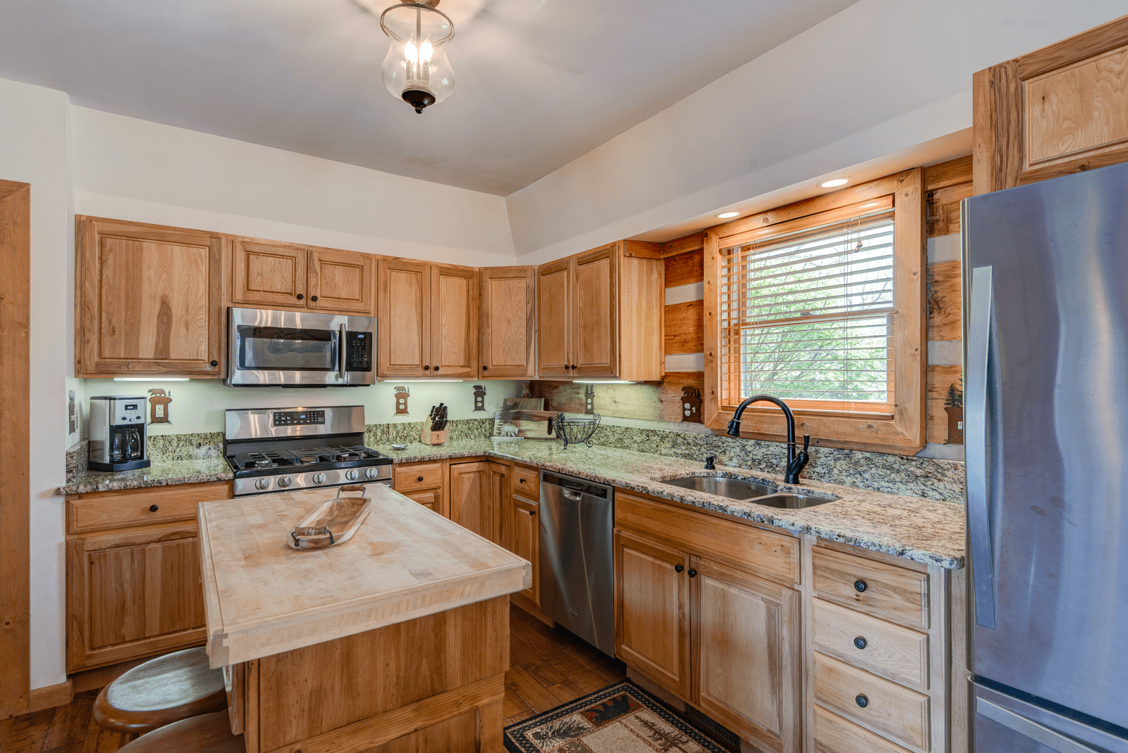 Cozy Bear Cabin - Image 14