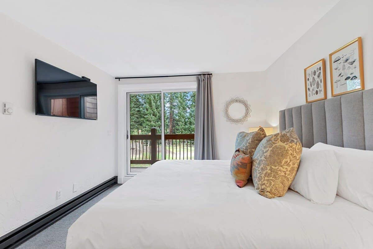 Peak Eight Mountain Escape - Image 27