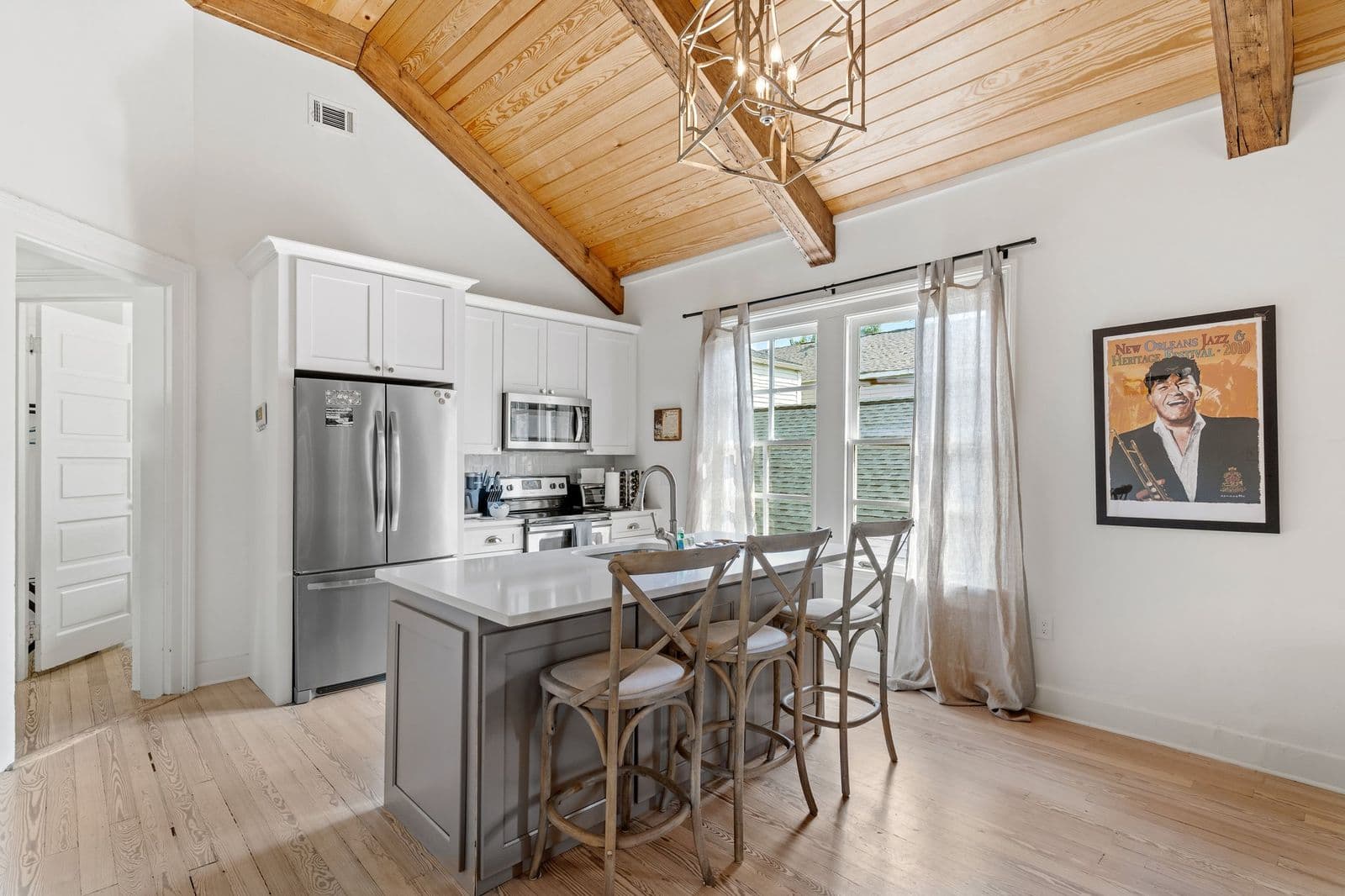 Faire Lounge on Magazine - Image 2