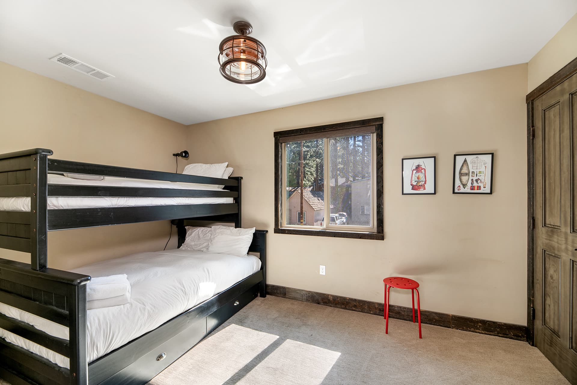 Blue Lakeview Place - Image 15