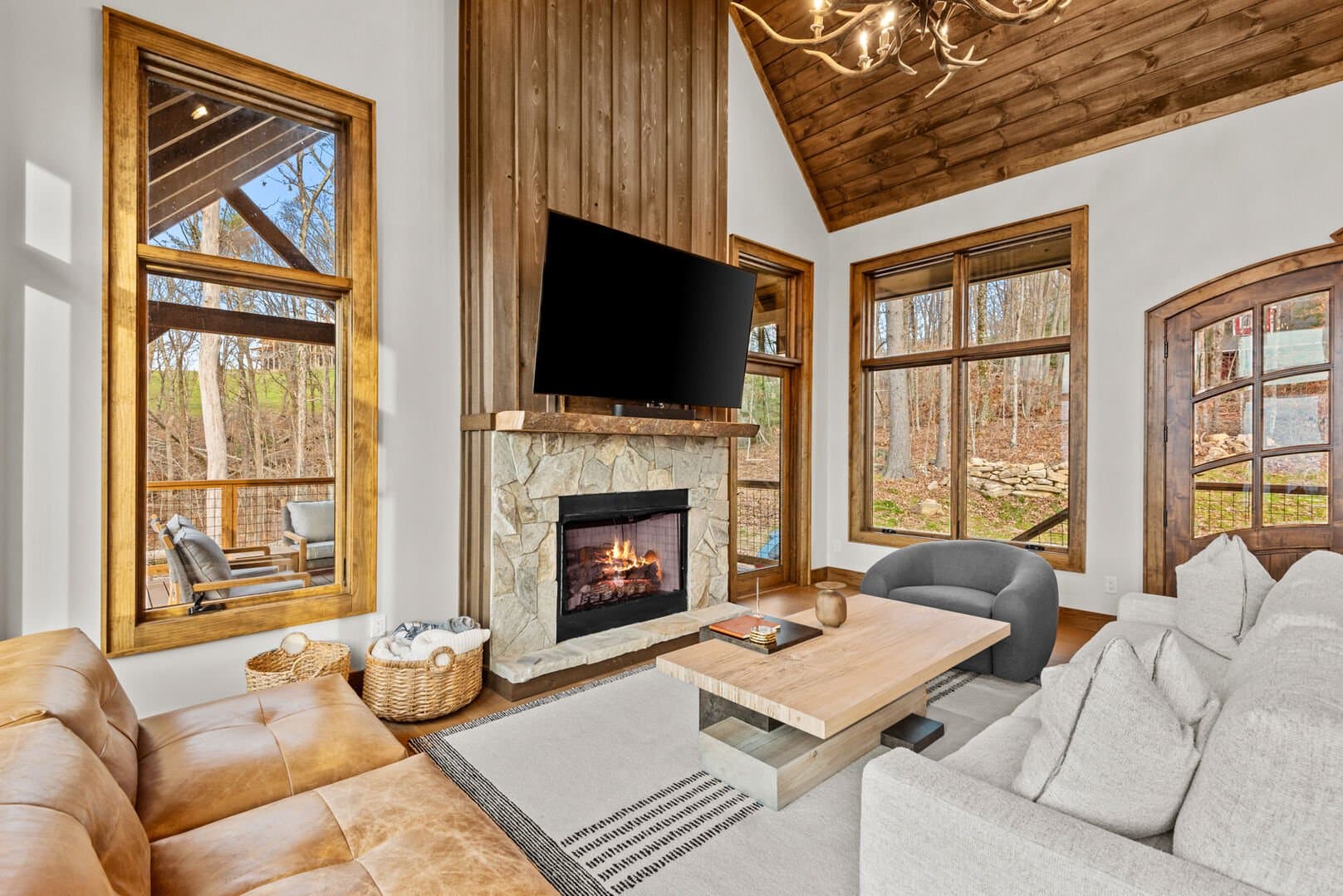 Dire Wolf at Eagles Nest - Image 9