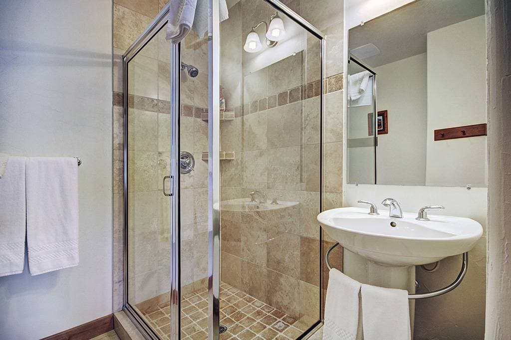 Pine Needle Lodge - Image 22