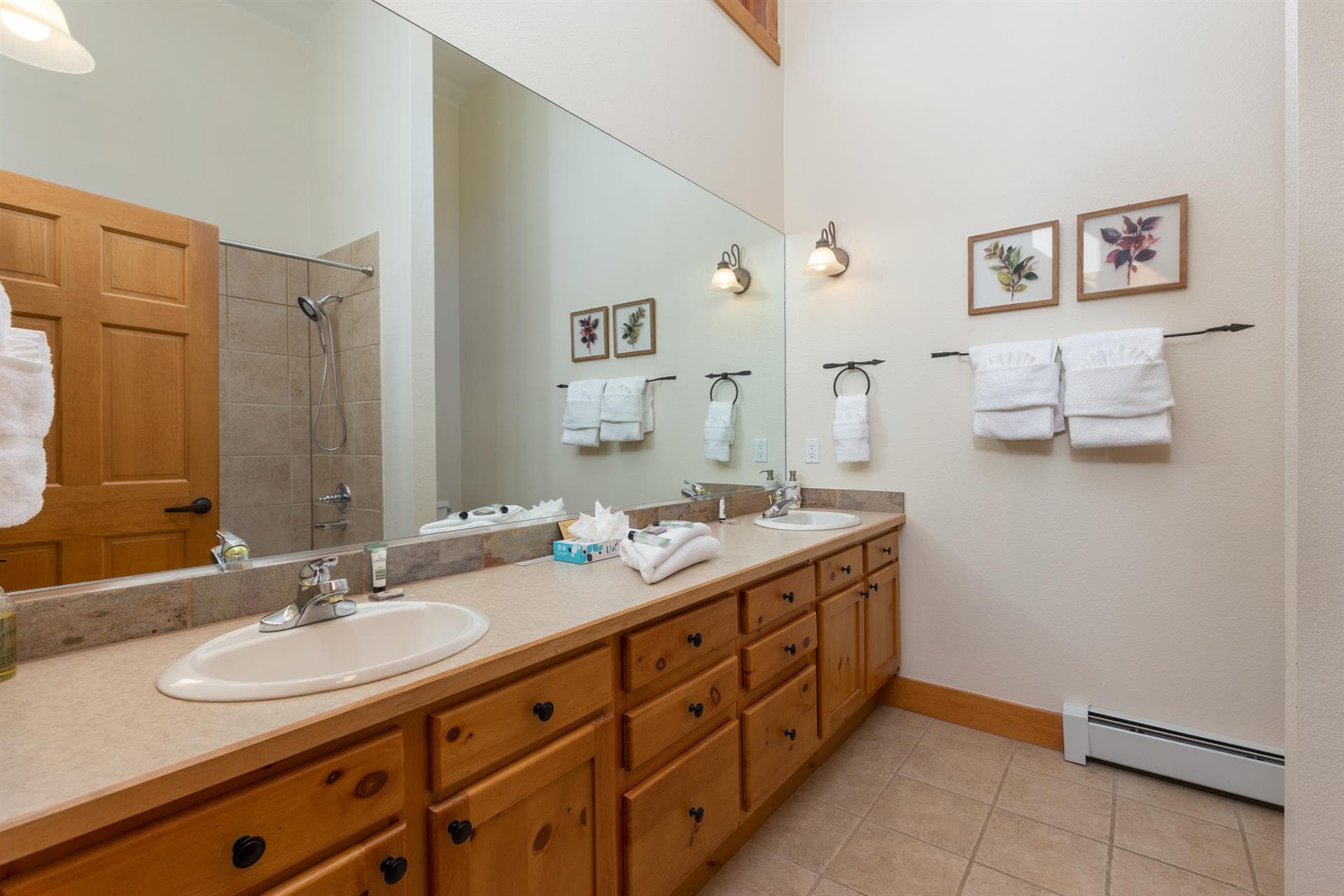 Treetop Haven Retreat - Image 9