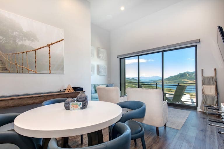 Hideout Hideaway - Image 9