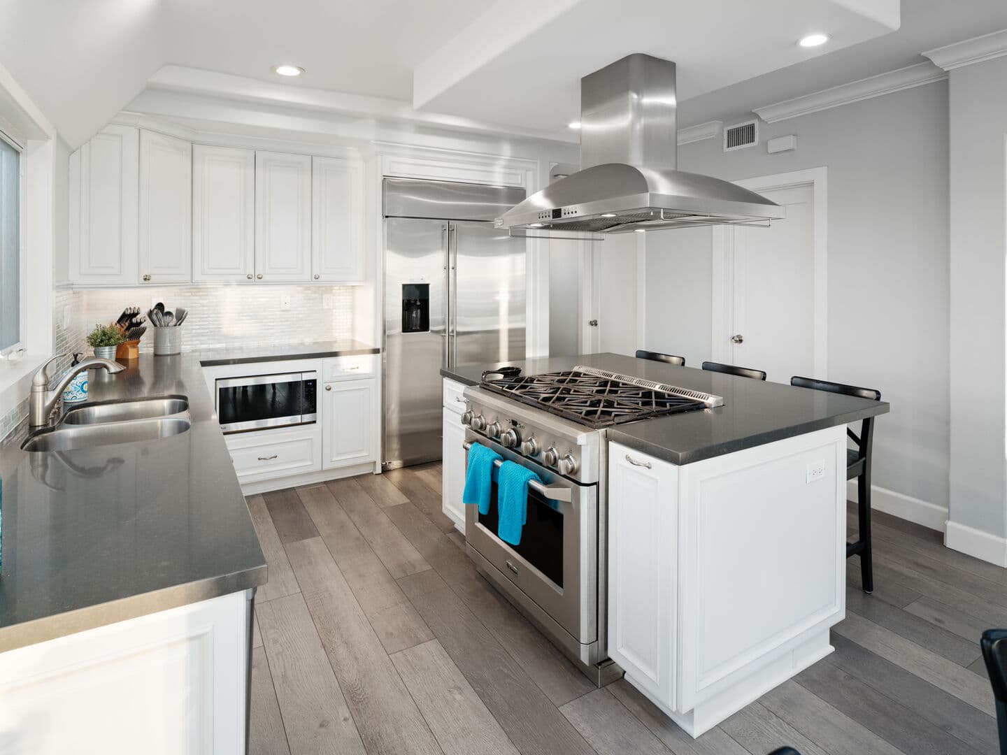 Oceanfront San Juan Penthouse - Image 3