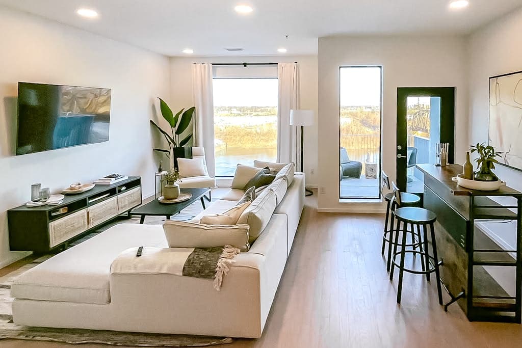 Eve Condo #505 - Image 3