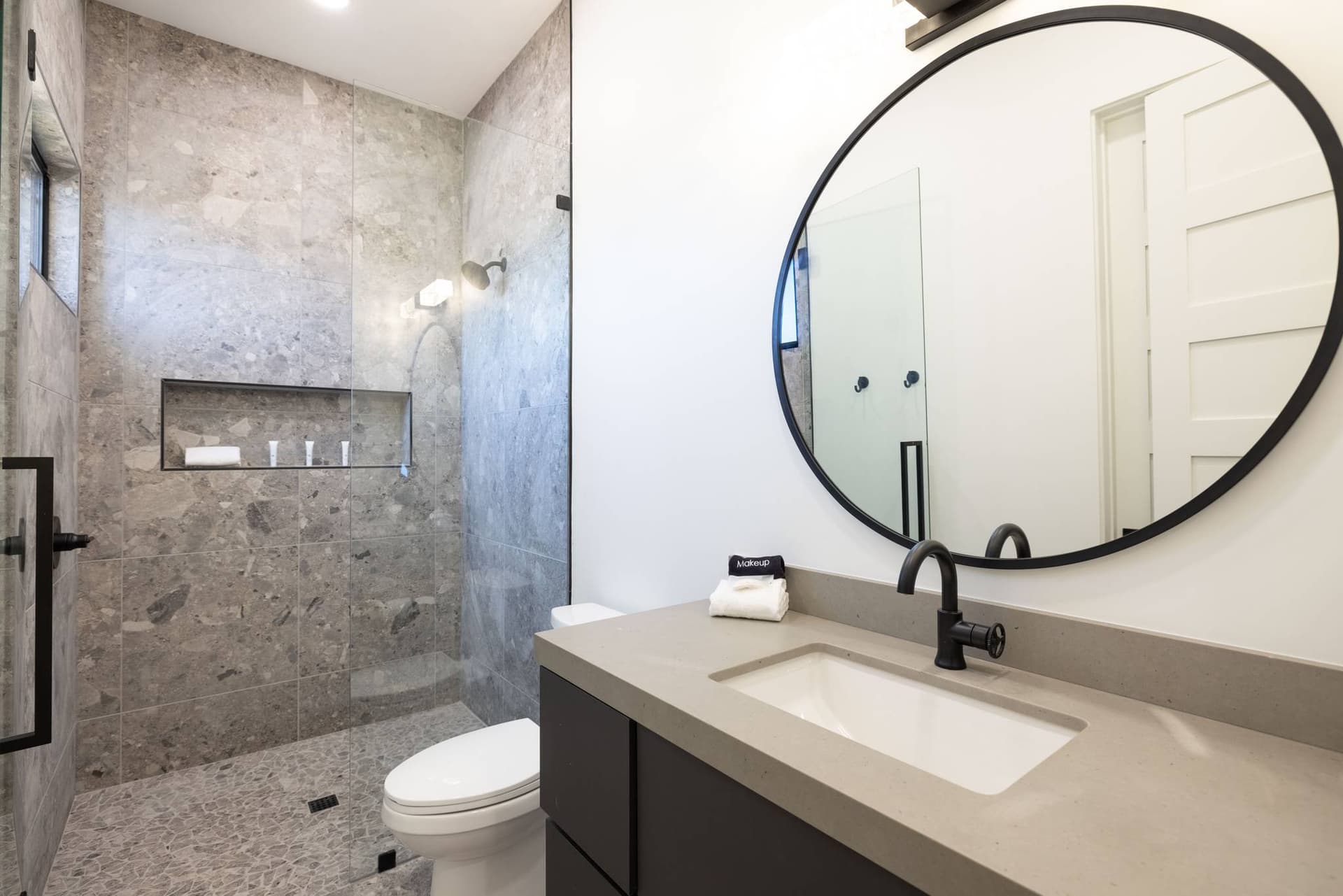 Estate on Harmony - Image 36