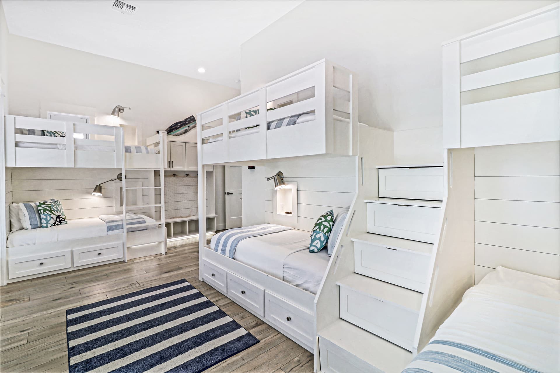 Pelican's Perch - Image 32