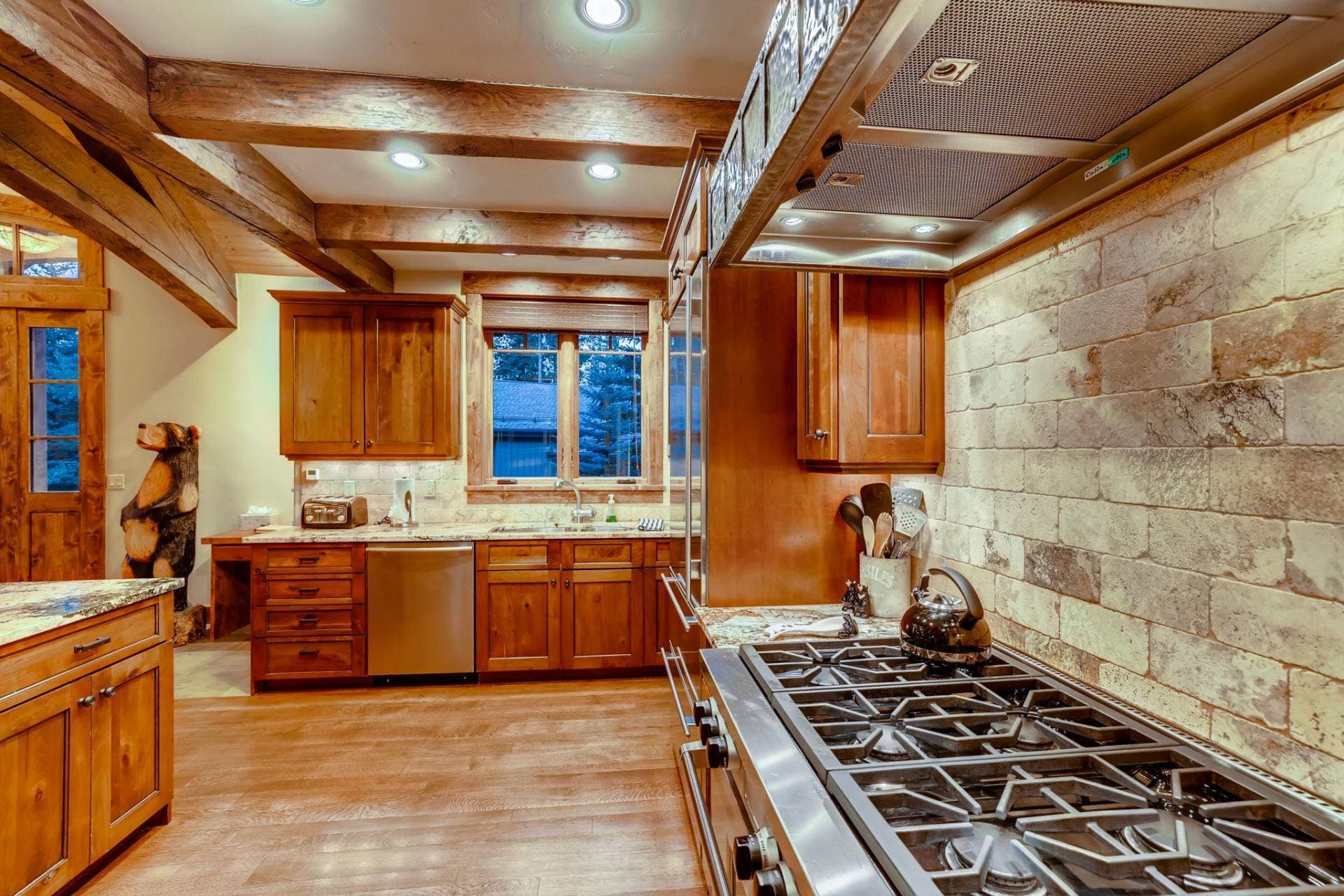 Bear Tracks Lodge - Image 5