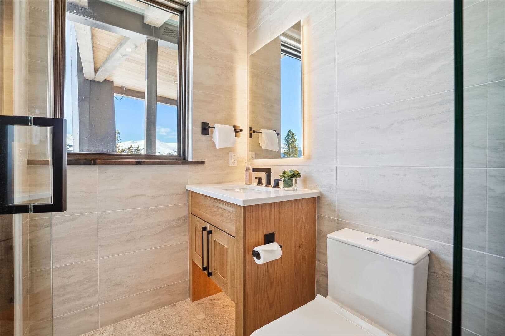 Modern View Manor - Image 46