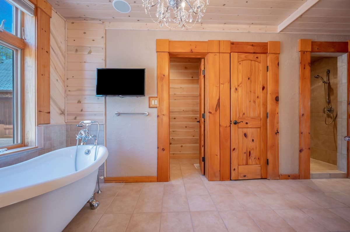 Chateau Laurel - Image 20