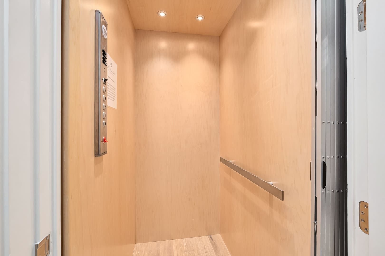 Emerald Le Luxe - Image 18