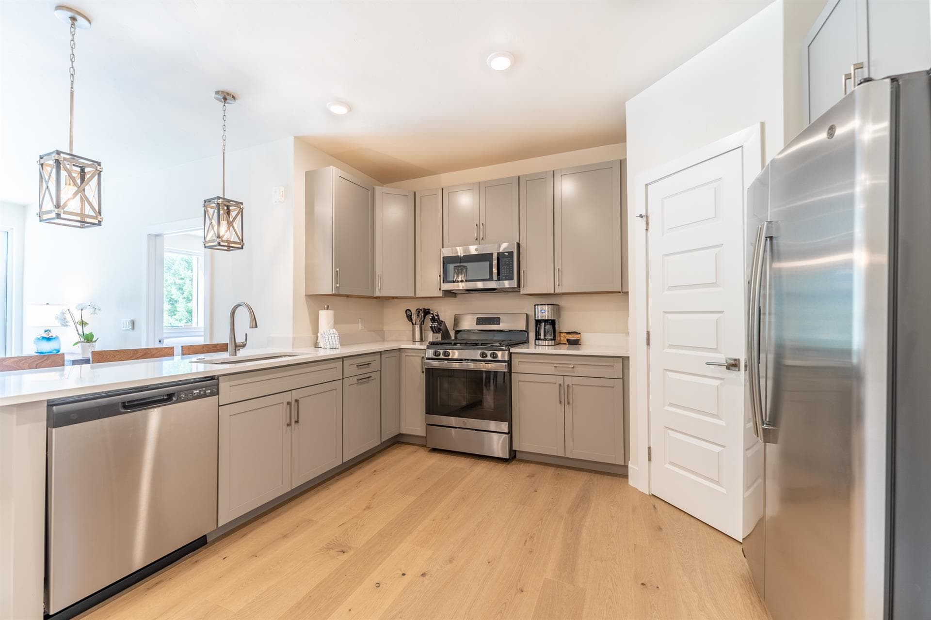 Mountain Mirage Escape - Image 2