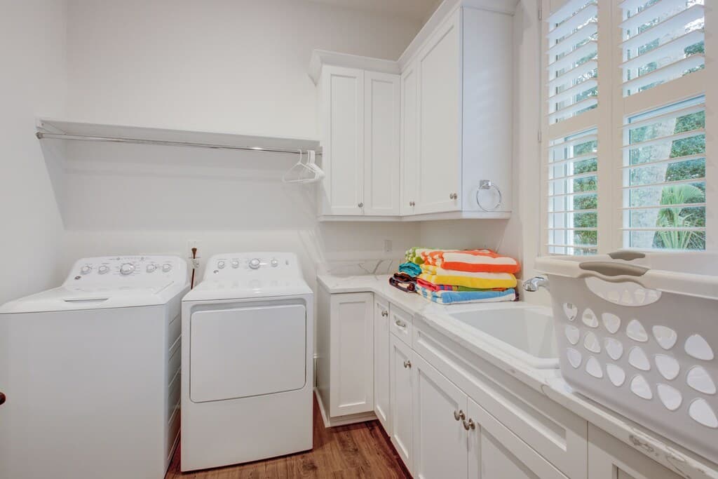 Modern Isle - Image 49