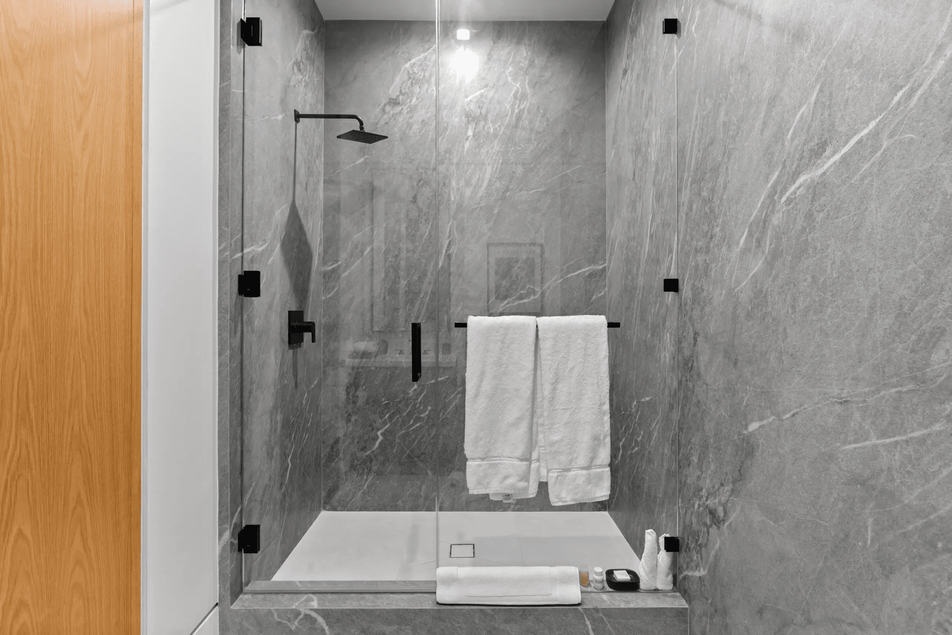 Linda Flora - Image 30