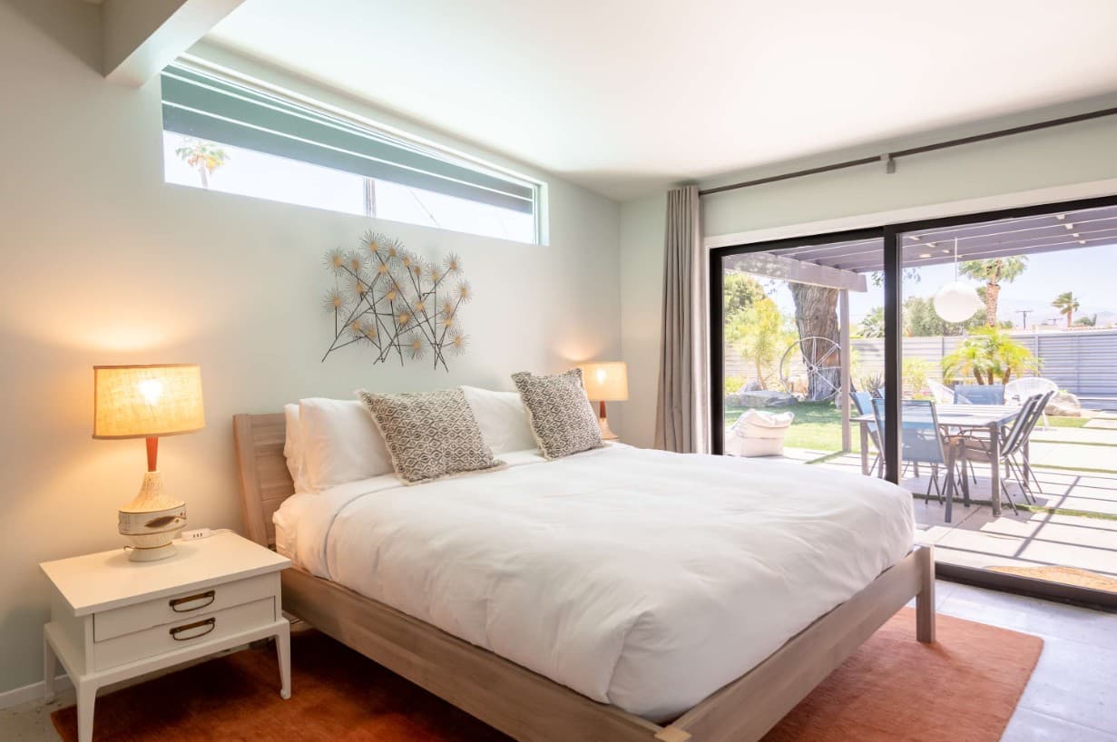 Hugh Kaptur's Mid Century Modern Oasis - Image 38