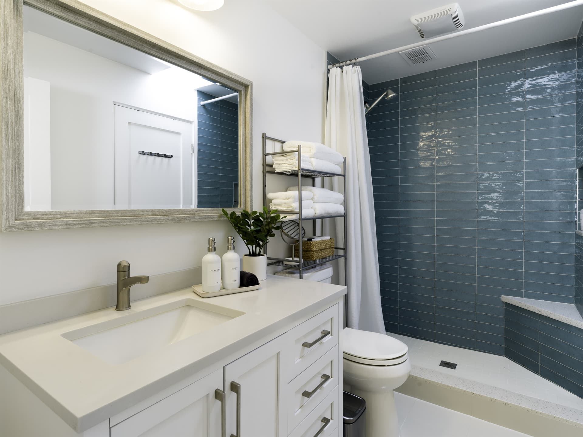 Bamboo Bungalow - Image 18