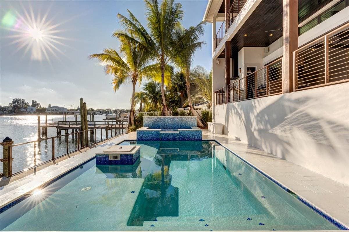 Bayside Paradise Mansion - Image 5