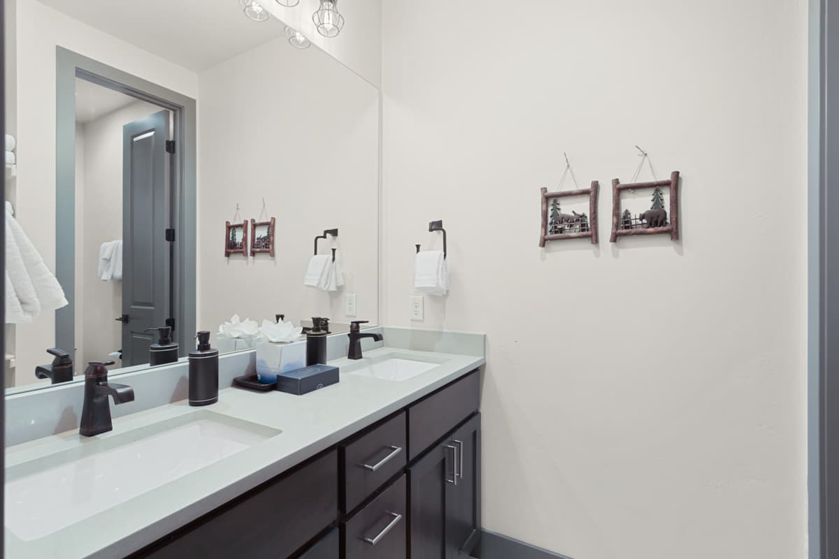 Mountain Vista Retreat - Image 25