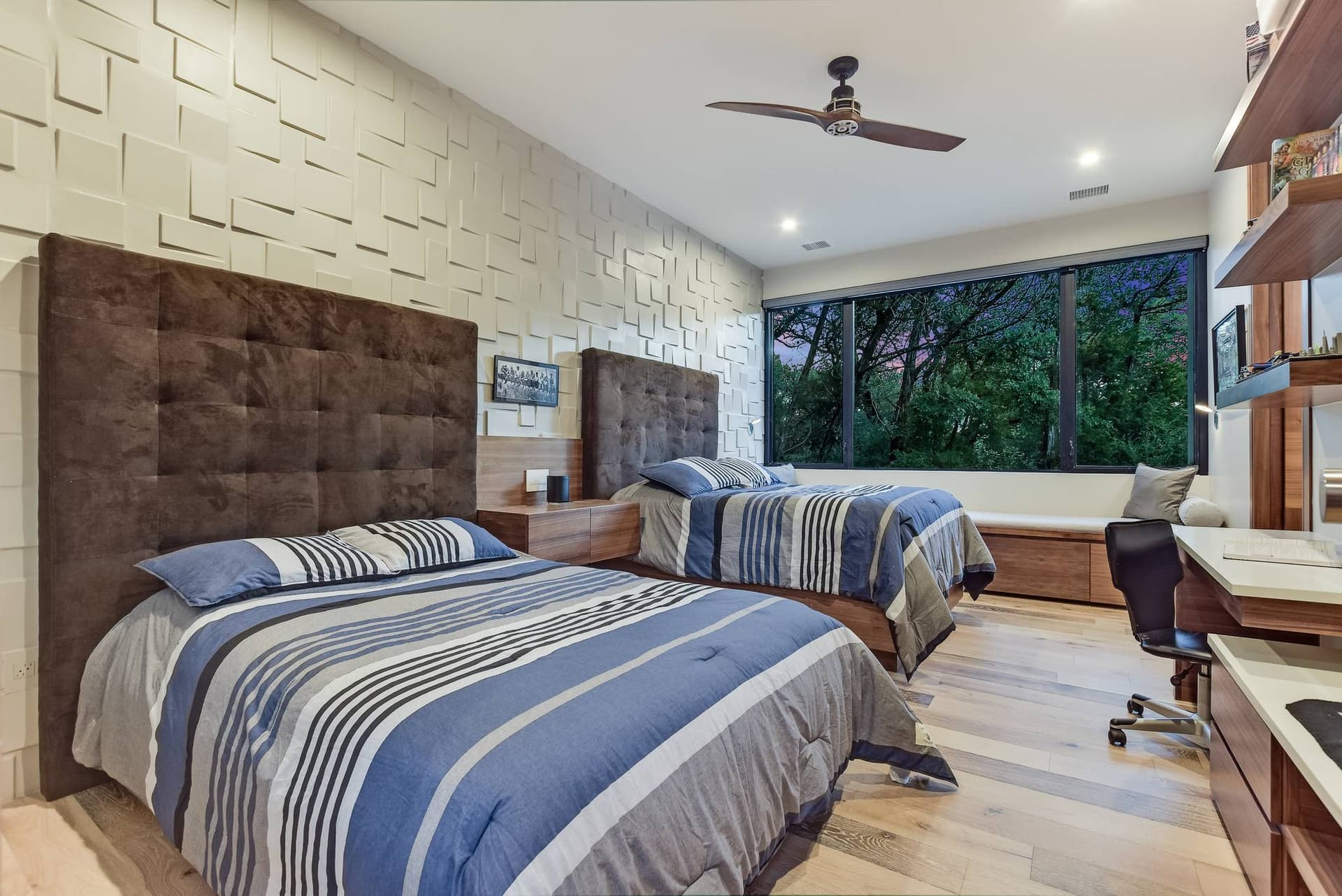 Austin Pinnacle - Image 33