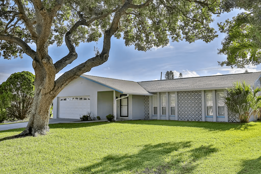 Corner by the Coast - Image 27