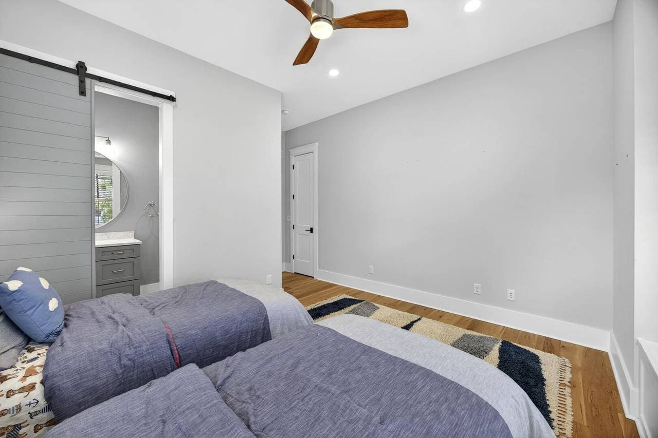 IOP Escape at 26th Avenue - Image 23