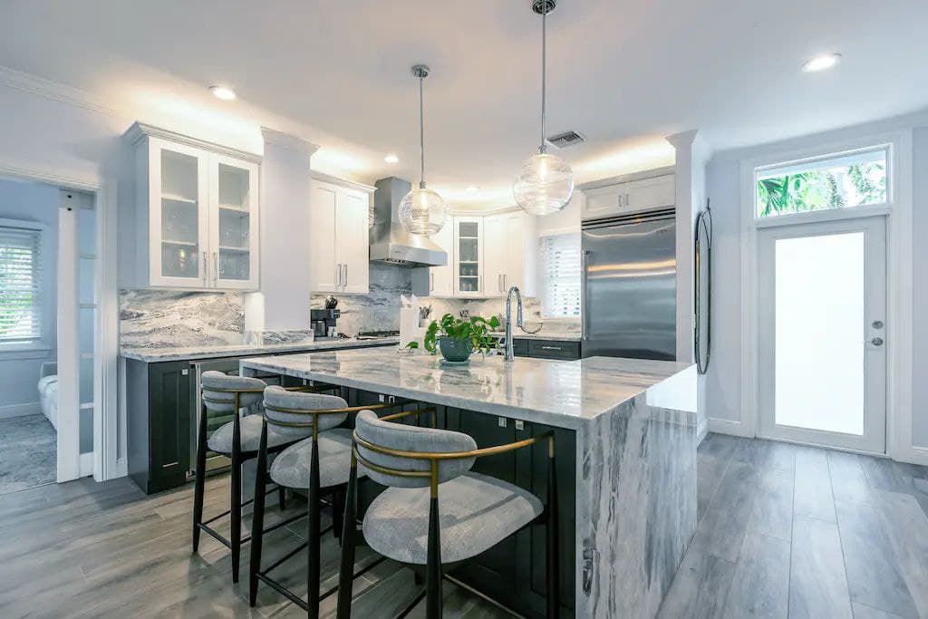 Tropical Retreat - Image 6