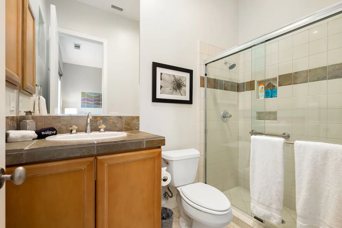 Lake View Home - Image 28