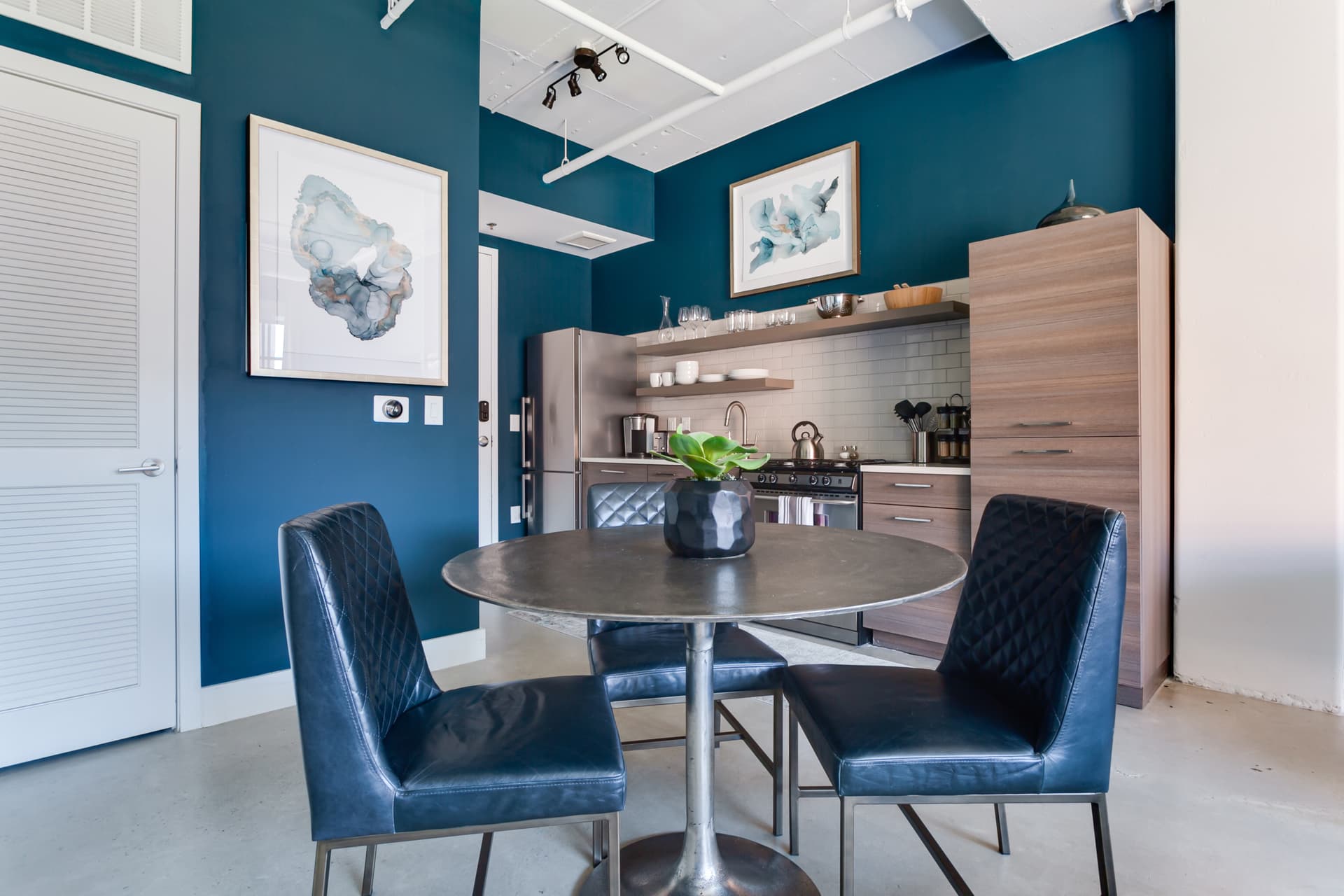 La Femme Flat - Image 5