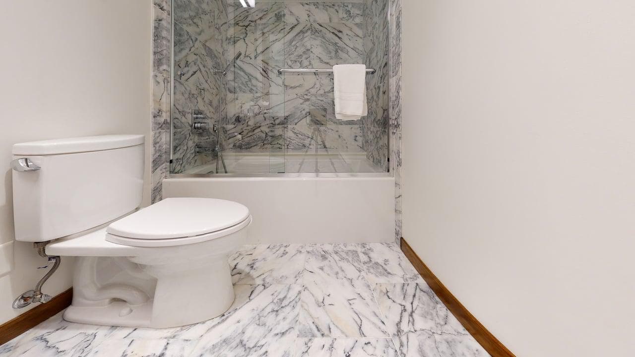 Landmark Condo #704 - Image 10