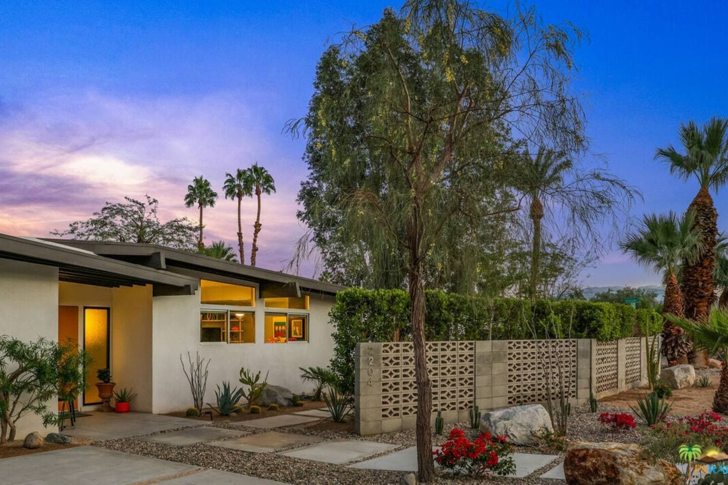 Hugh Kaptur’s Palm Springs Getaway - Image 2