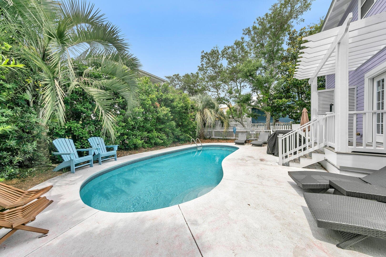 Rainbow Fish Home - Image 5