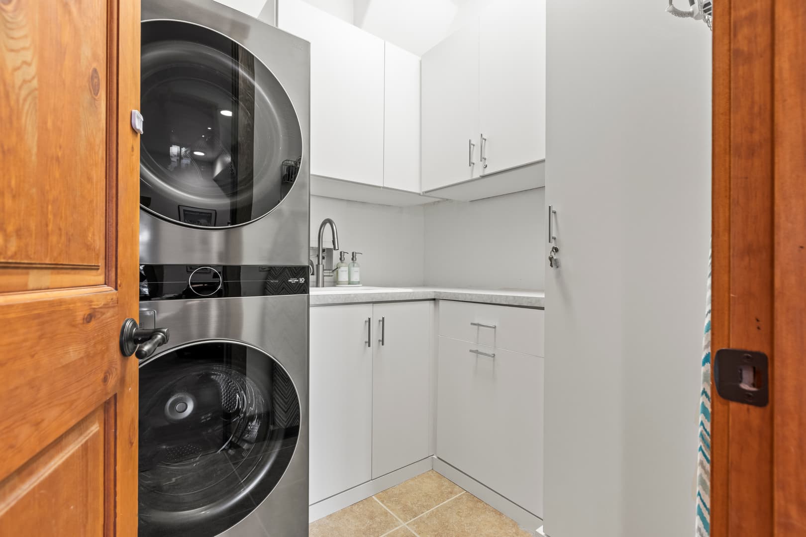 Unforgotten Utopia - Image 47