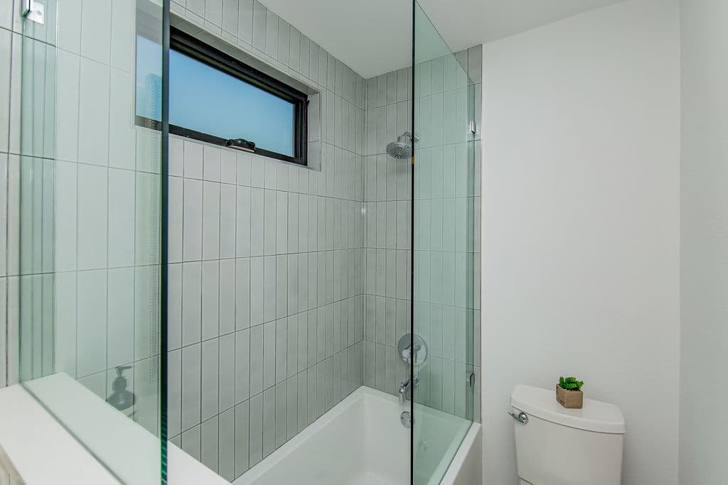 Westlake Hills Designer House - Image 26