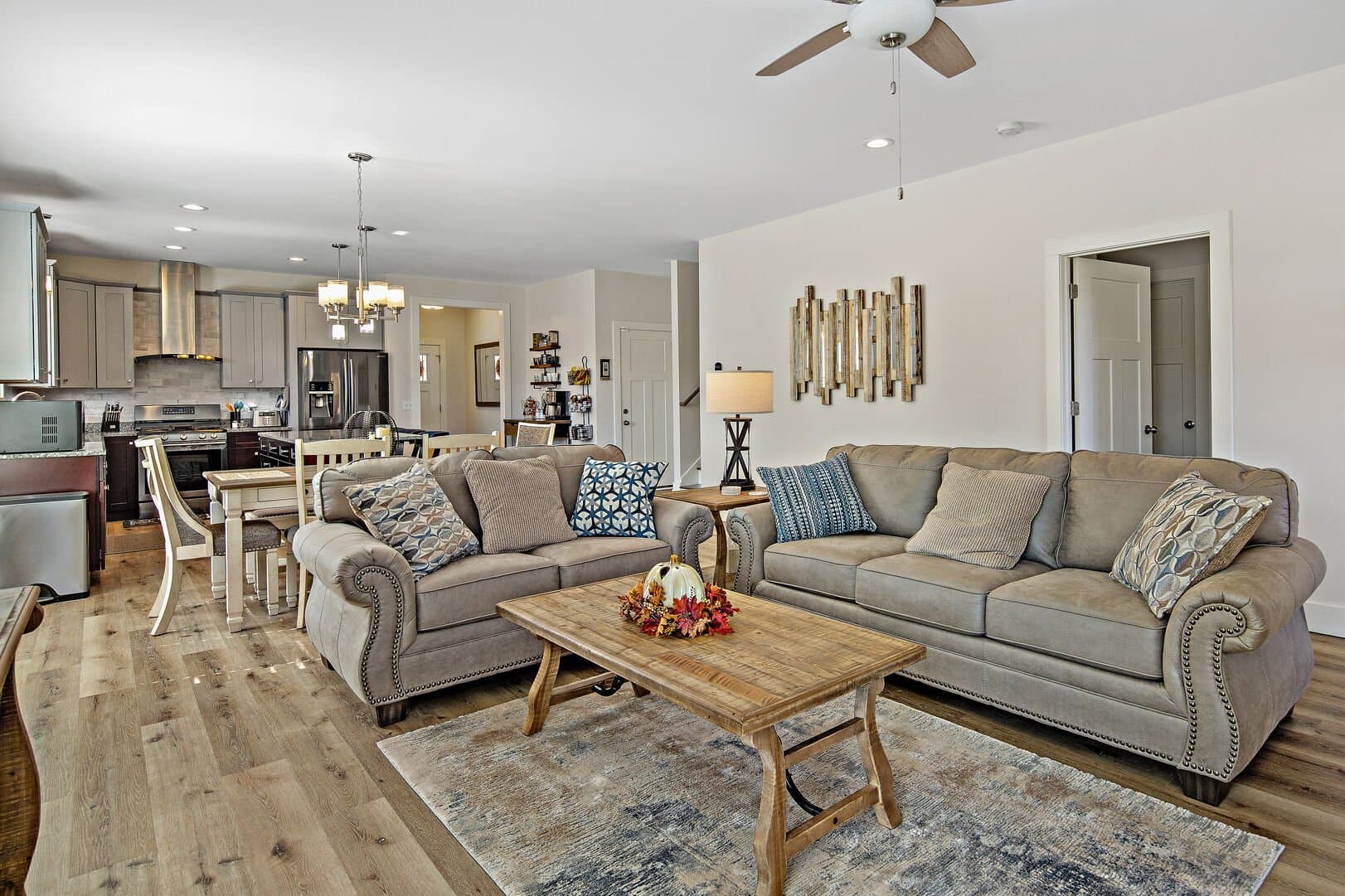 Hilltop Splendor House - Image 2