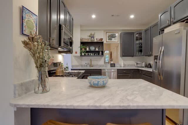 Capitol Comfort - Image 12