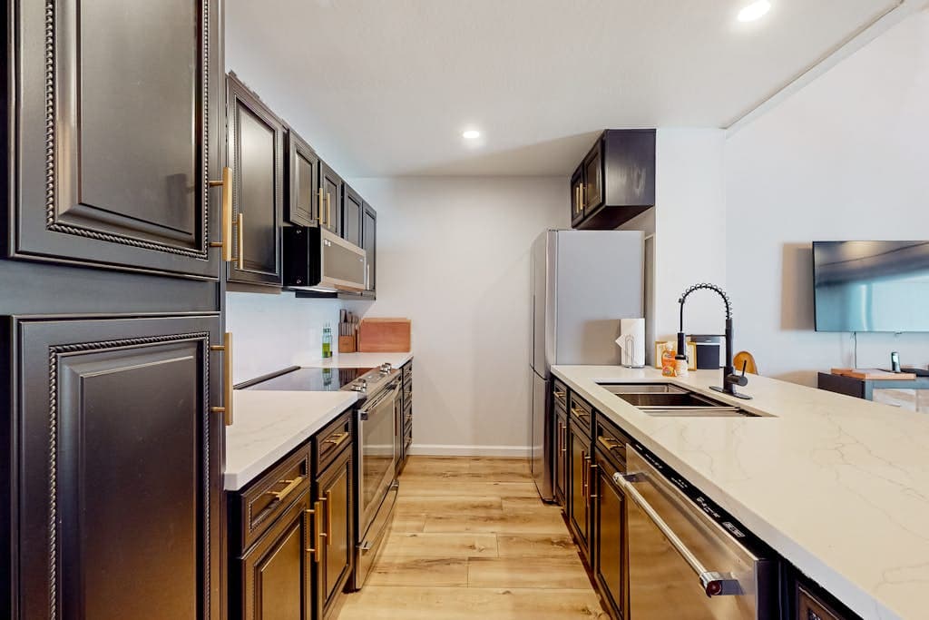 Modern Lake Tahoe Sanctuary - Image 3